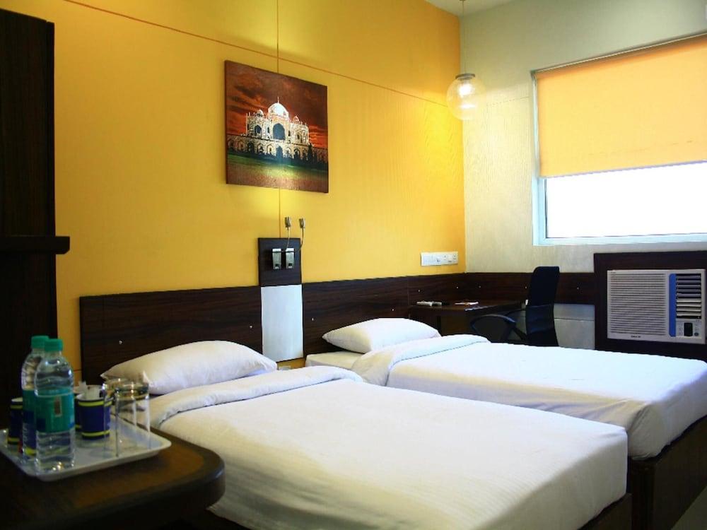 East Delhi Hotel New Delhi Bagian luar foto