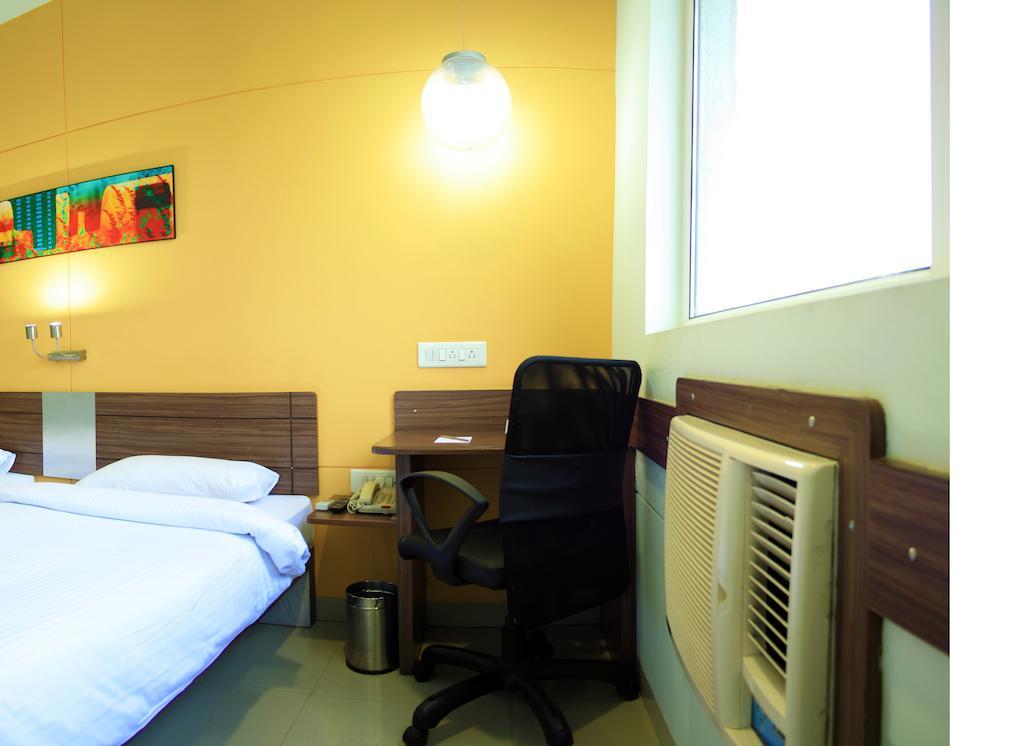 East Delhi Hotel New Delhi Bagian luar foto