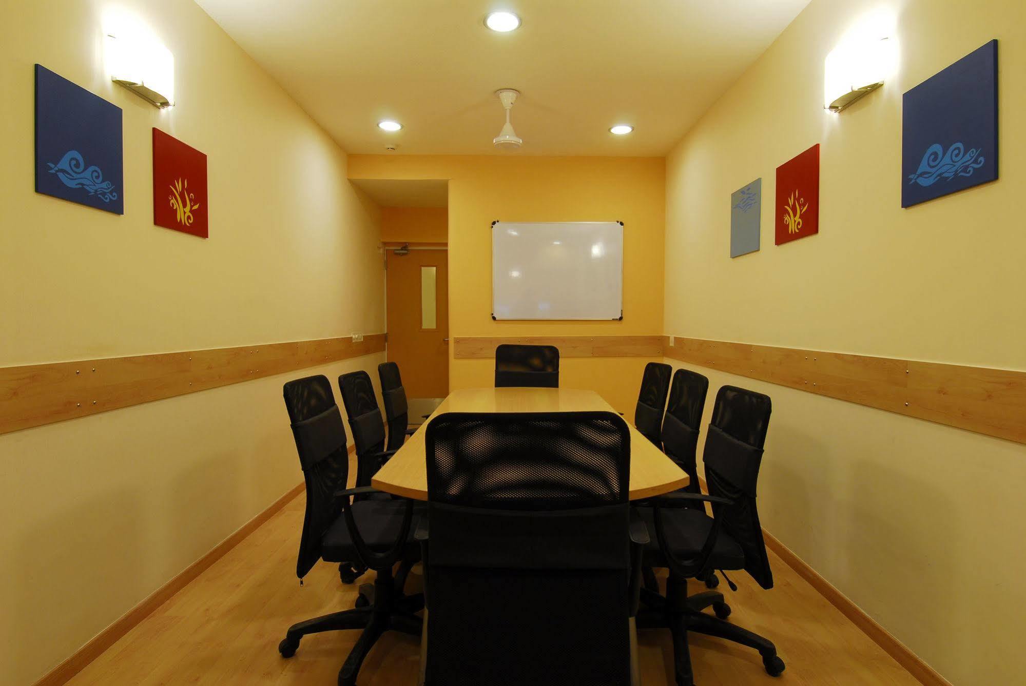 East Delhi Hotel New Delhi Bagian luar foto
