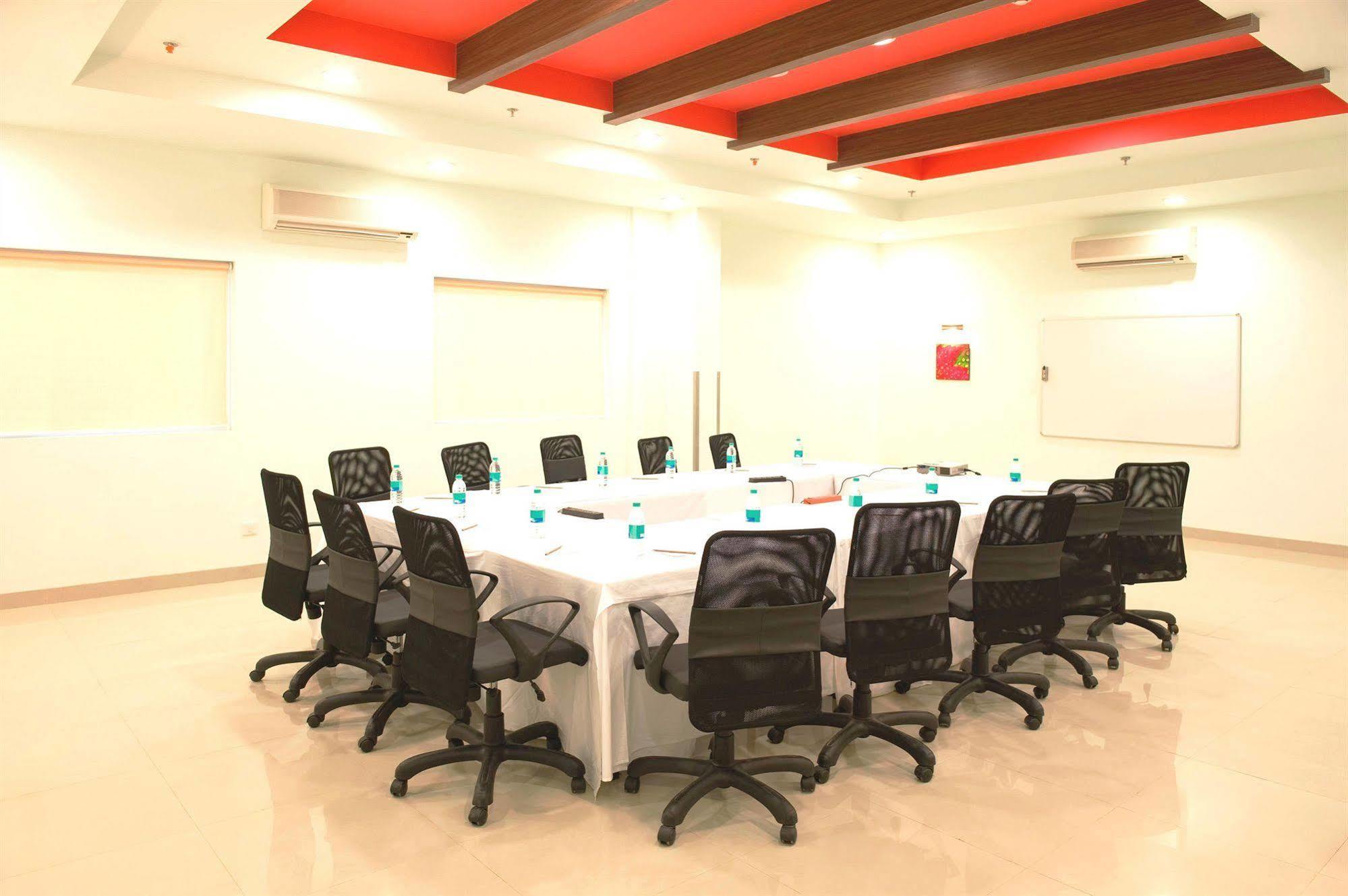 East Delhi Hotel New Delhi Bagian luar foto